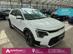 Weiß Gebraucht 2023 Kia e-Niro Inspiration SUV | 27.990 € (Fairer Preis)