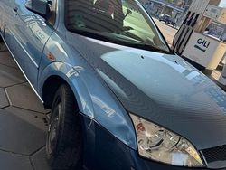Blau Gebraucht 2002 Ford Mondeo Kombi | 1.600 €