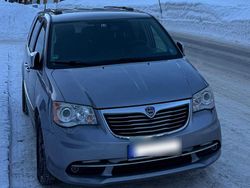 Silber Gebraucht 2014 Lancia Voyager Platinum Van / Kleinbus | 12.500 € (Fairer Preis)