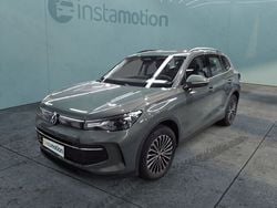 Grün Gebraucht 2024 VW Tiguan Life SUV | 38.545 € (Etwas zu teuer)