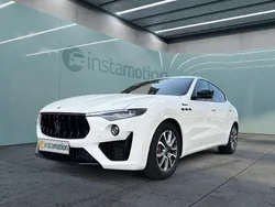 Weiß Gebraucht 2022 Maserati Levante SUV | 66.049 € (Teuer)