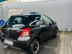 Schwarz Gebraucht 2009 Toyota Yaris Kleinwagen | 2.500 € (Fairer Preis)