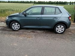 Grau Gebraucht 2016 Skoda Fabia Kleinwagen | 9.200 € (Fairer Preis)