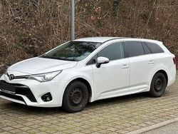 Weiß Gebraucht 2015 Toyota Avensis Business Edition Kombi | 13.000 € (Fairer Preis)