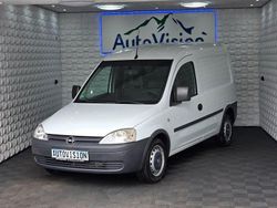 Weiß Gebraucht 2010 Opel Combo Van / Kleinbus | 4.950 € (Teuer)