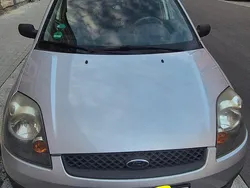 Silber Gebraucht 2007 Ford Fiesta Ambiente Kleinwagen | 1.200 € (Guter Preis)