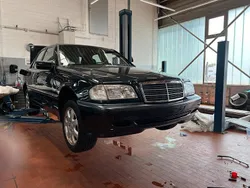 Schwarz Gebraucht 1998 Mercedes C180 Classic Limousine | 2.200 € (Fairer Preis)