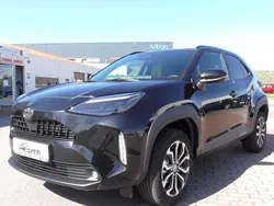 Black mica / ink Gebraucht 2025 Toyota Yaris Hybrid SUV | 31.420 € (Teuer)