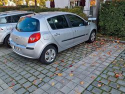 Grau Gebraucht 2006 Renault Clio II Limousine | 2.150 € (Teuer)