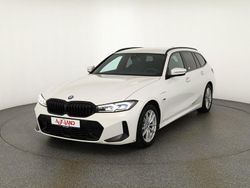 Weiß Gebraucht 2022 BMW 330e M Sport Kombi | 33.490 € (Fairer Preis)