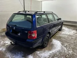 Blau Gebraucht 2001 VW Passat Kombi | 1.499 € (Guter Preis)