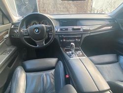 Grau Gebraucht 2011 BMW 730 Limousine | 10.500 € (Guter Preis)