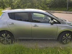 Silber Gebraucht 2014 Nissan Leaf Tekna Kleinwagen | 7.500 € (Etwas zu teuer)