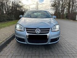 Blau Gebraucht 2005 VW Jetta Limousine | 2.350 € (Guter Preis)