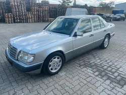 Silber Gebraucht 1994 Mercedes E200 Limousine | 4.350 €