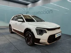 Weiß Gebraucht 2024 Kia e-Niro Inspiration SUV | 32.140 € (Guter Preis)