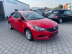 Rot Gebraucht 2016 Opel Astra Selection Limousine | 8.900 € (Fairer Preis)