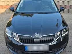 Schwarz Gebraucht 2018 Skoda Octavia Kombi | 16.650 € (Etwas zu teuer)