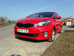 Rot Gebraucht 2014 Kia Carens Van / Kleinbus | 6.545 € (Guter Preis)