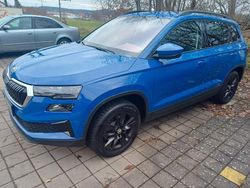 Blau Gebraucht 2024 Skoda Karoq Selection SUV | 33.490 € (Fairer Preis)