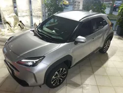 Silber Neu 2024 Toyota Yaris Cross Team SUV | 30.520 €