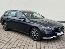 Grau Gebraucht 2021 Mercedes E300 Avantgarde Kombi | 43.985 €