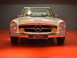 Weiß Gebraucht 1966 Mercedes 230 Cabrio | 113.900 €