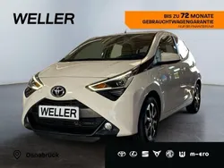 Weiss Gebraucht 2021 Toyota Aygo X-play Kleinwagen | 11.450 € (Fairer Preis)