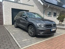 Grau Gebraucht 2017 VW Tiguan Comfortline SUV | 19.750 € (Teuer)
