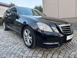 Schwarz Gebraucht 2011 Mercedes E200 Kombi | 11.700 € (Etwas zu teuer)