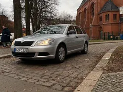Grau Gebraucht 2011 Skoda Octavia Kombi | 2.600 € (Superpreis)