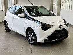 Weiß Gebraucht 2021 Toyota Aygo X-play Kleinwagen | 12.500 € (Fairer Preis)