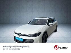 Pure white Gebraucht 2024 VW Passat Elegance Kombi | 39.970 € (Superpreis)