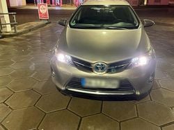 Silber Gebraucht 2013 Toyota Auris Hybrid Limousine | 8.000 € (Guter Preis)