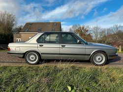 Silber Gebraucht 1987 BMW 525 Shadowline Limousine | 14.750 €