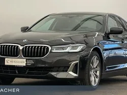 Grau Gebraucht 2022 BMW 530 Luxury Line Limousine | 38.299 € (Superpreis)