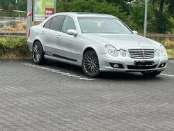 Silber Gebraucht 2004 Mercedes E220 Limousine | 3.700 €