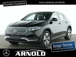Kosmosschwarz Gebraucht 2023 Mercedes EQA300 Advanced SUV | 32.400 € (Fairer Preis)
