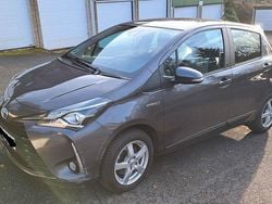 Grau Gebraucht 2018 Toyota Yaris Hybrid Team Kleinwagen | 11.400 € (Guter Preis)