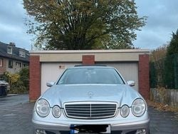 Silber Gebraucht 2005 Mercedes E350 Limousine | 8.850 € (Teuer)