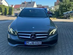 Grau Gebraucht 2017 Mercedes E220 Avantgarde Limousine | 14.800 € (Teuer)