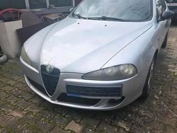 Silber Gebraucht 2006 Alfa Romeo 147 Kleinwagen | 450 €