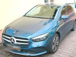 Blau Gebraucht 2022 Mercedes B250 Van / Kleinbus | 26.500 €