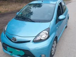 Blau Gebraucht 2014 Toyota Aygo Kleinwagen | 6.300 € (Fairer Preis)