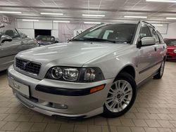 Grau Gebraucht 2002 Volvo V40 Kombi | 3.790 €