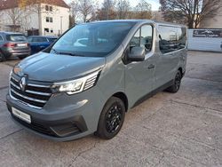 Grau Gebraucht 2023 Renault Trafic Life Van / Kleinbus | 31.990 € (Teuer)