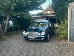Blau Gebraucht 2003 Mercedes E200 Limousine | 6.799 €