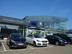 Blau Gebraucht 2021 Peugeot e-2008 Allure SUV | 18.290 € (Fairer Preis)