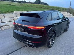 Schwarz Gebraucht 2018 Porsche Cayenne Turbo Chrono SUV | 45.000 €