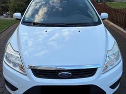Weiß Gebraucht 2010 Ford Focus Viva Limousine | 2.500 € (Guter Preis)